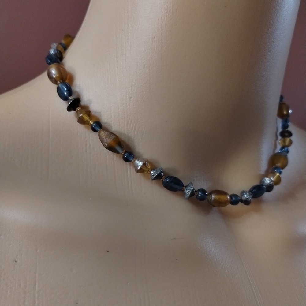 Beautiful women's multi colored bead necklace - Picture 3 of 3